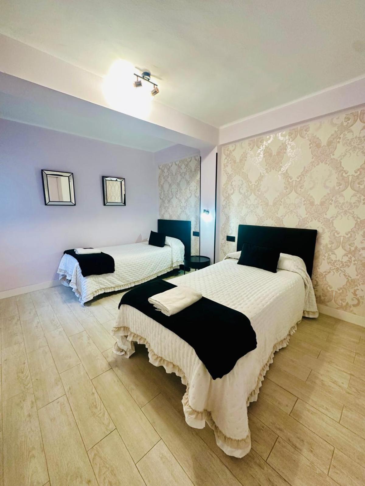 Imperium Apartamentos Centro Parking Gratis Мерида Екстериор снимка