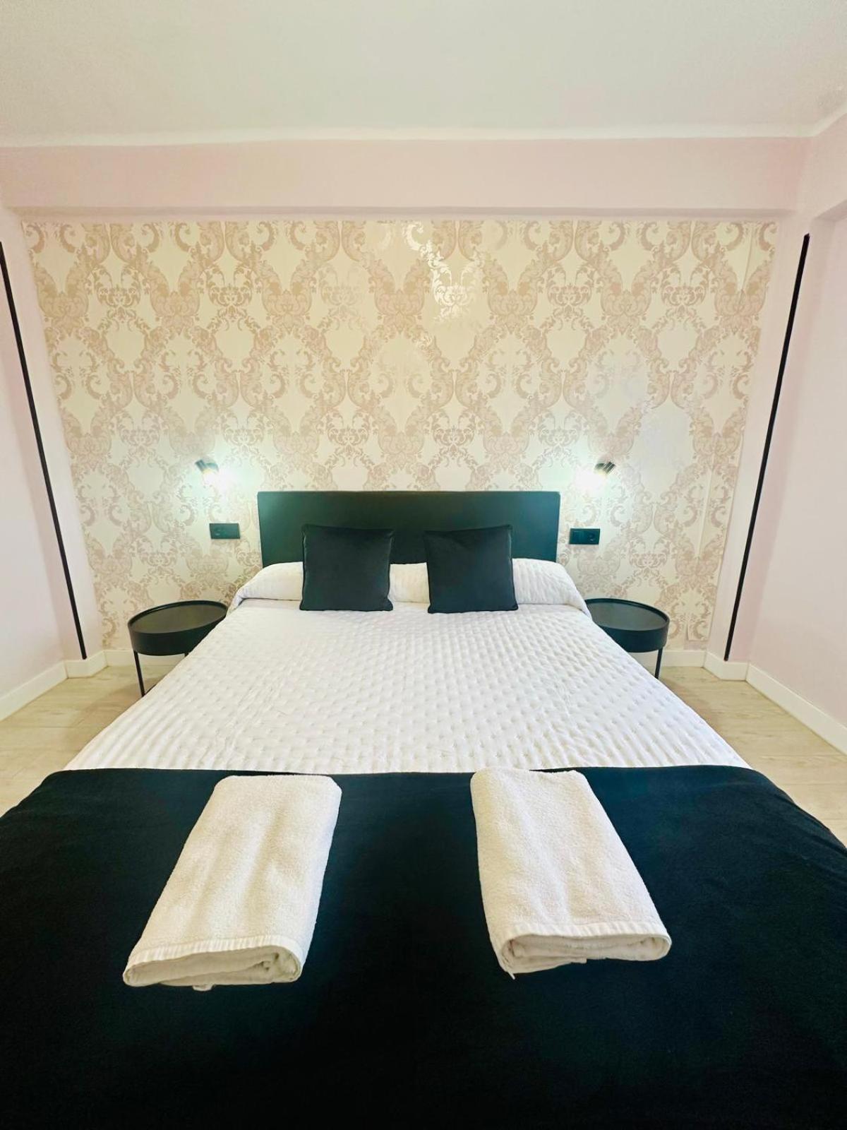 Imperium Apartamentos Centro Parking Gratis Мерида Екстериор снимка