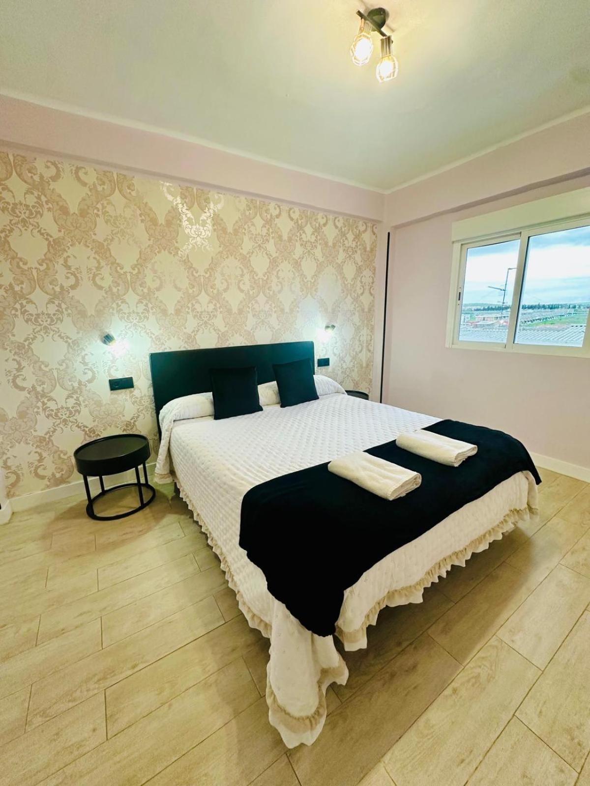 Imperium Apartamentos Centro Parking Gratis Мерида Екстериор снимка