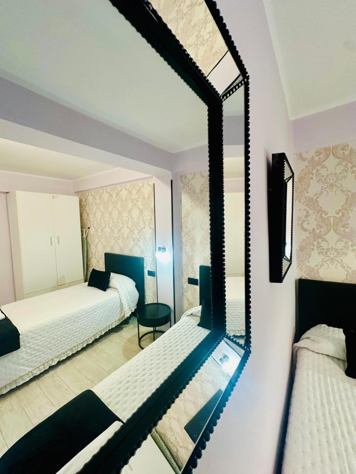 Imperium Apartamentos Centro Parking Gratis Мерида Екстериор снимка